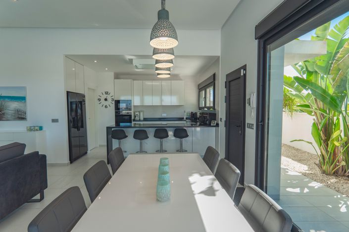 Image No.5-4 Bed Villa for sale