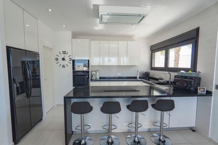 Image No.7-4 Bed Villa for sale