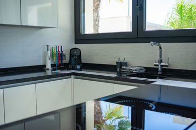 o1j4udktcj12pgrsdnb21n5bfi256