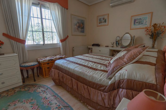 Image No.57-4 Bed Villa for sale