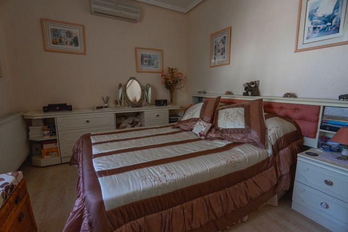 Image No.58-4 Bed Villa for sale