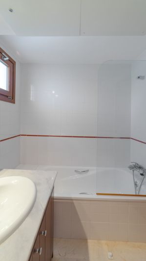 Image No.20-2 Bed Apartment for sale