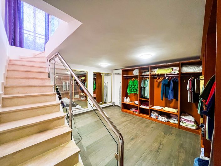 Image No.20-5 Bed Villa for sale