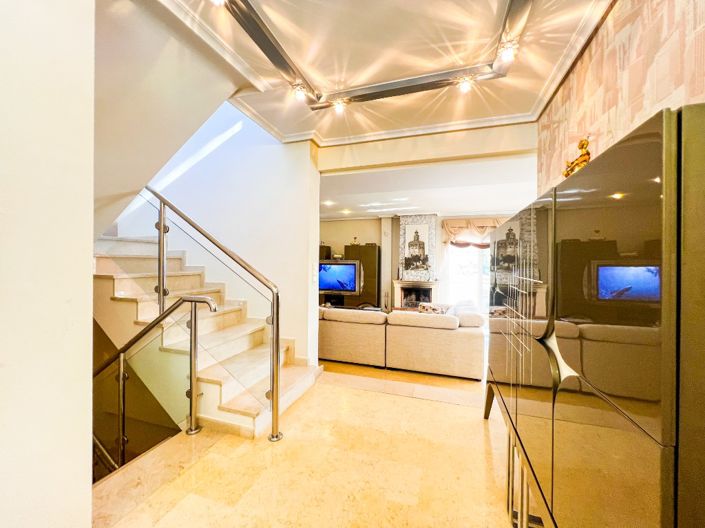 Image No.34-5 Bed Villa for sale