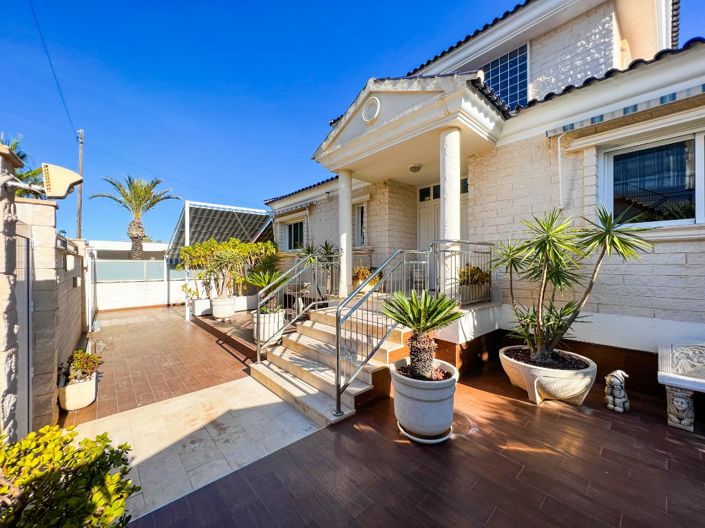 Image No.36-5 Bed Villa for sale