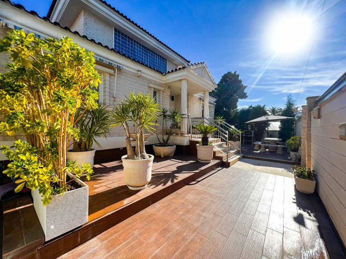 Image No.38-5 Bed Villa for sale