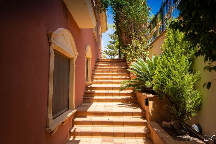 Image No.15-7 Bed Villa for sale