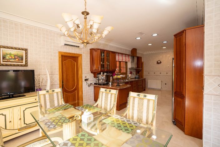 Image No.43-7 Bed Villa for sale