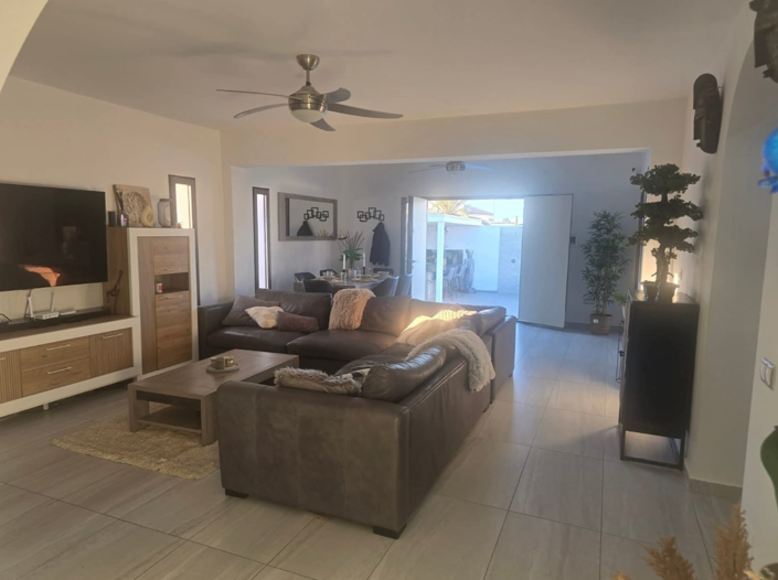 Image No.2-4 Bed Villa for sale