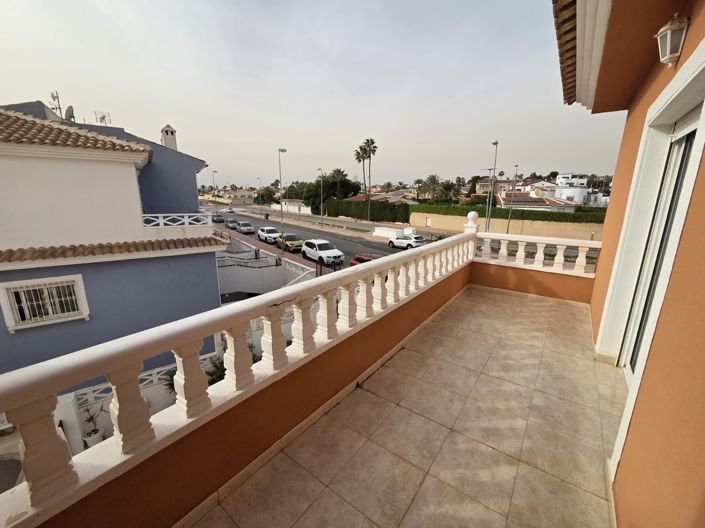 Image No.11-3 Bed Townhouse for sale