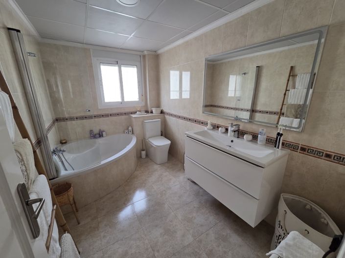 Image No.4-3 Bed Townhouse for sale