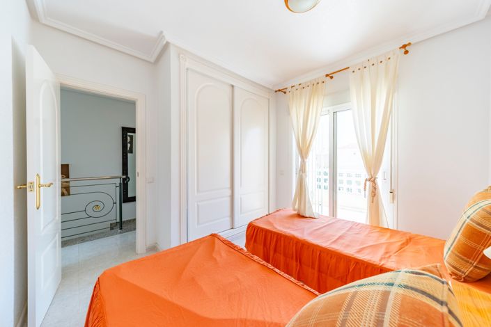 Image No.18-3 Bed Townhouse for sale