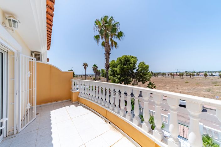 Image No.22-3 Bed Townhouse for sale