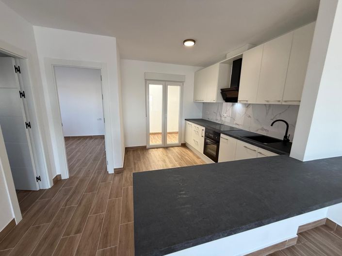 Image No.4-3 Bed House for sale