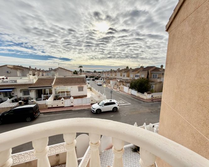 Image No.11-2 Bed Townhouse for sale