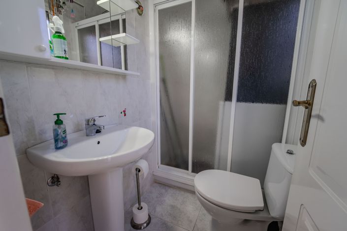 Image No.12-2 Bed House for sale