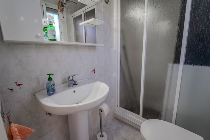 Image No.13-2 Bed House for sale