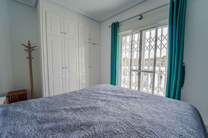 Image No.20-2 Bed House for sale