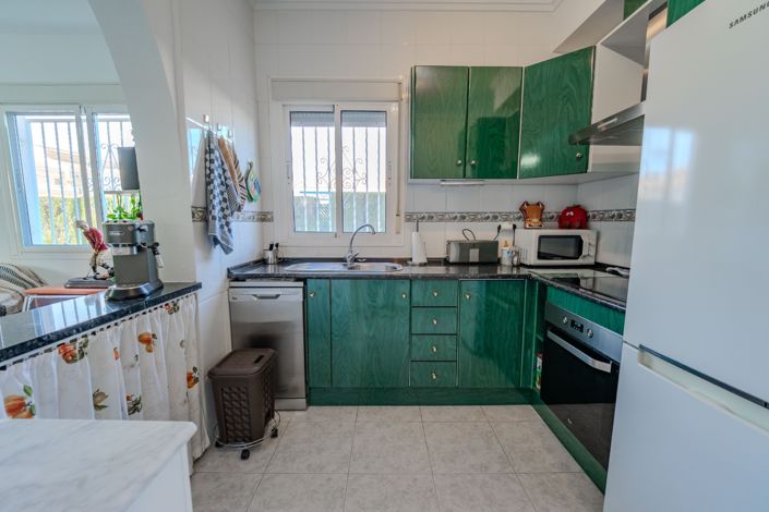 Image No.8-2 Bed House for sale