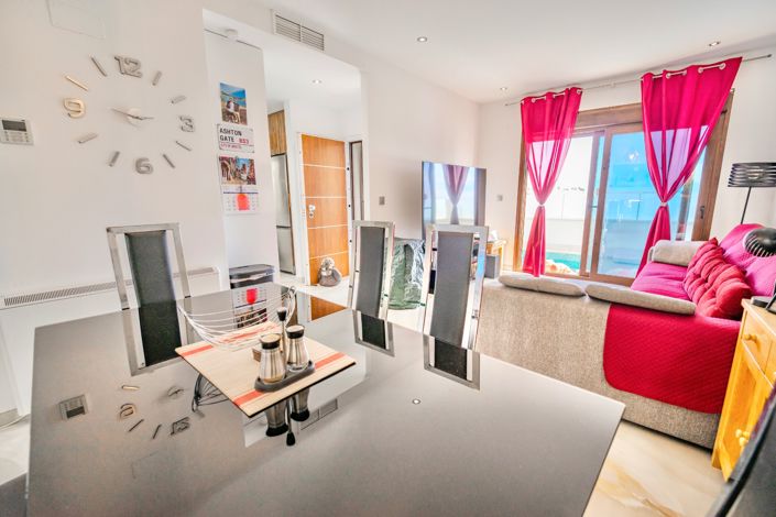 Image No.10-2 Bed Property for sale