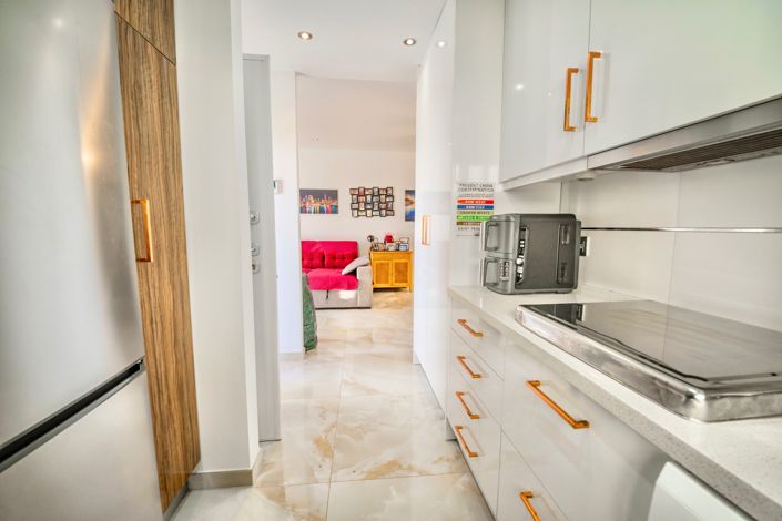 Image No.12-2 Bed Property for sale