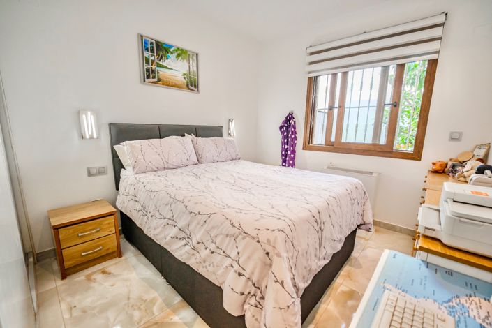 Image No.13-2 Bed Property for sale