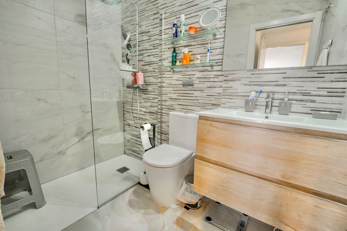 Image No.21-2 Bed Property for sale