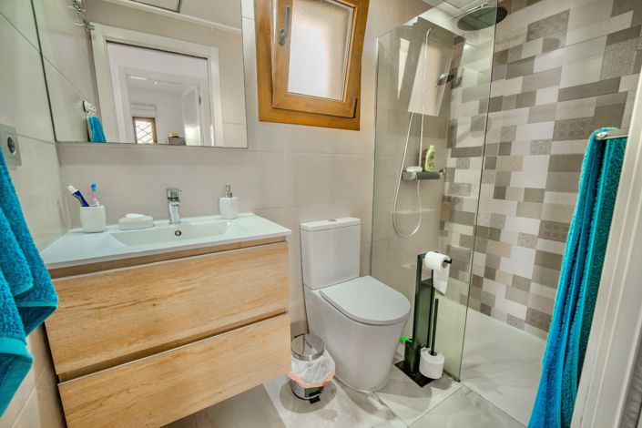 Image No.25-2 Bed Property for sale