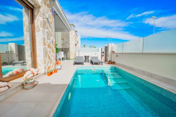 Image No.31-2 Bed Property for sale