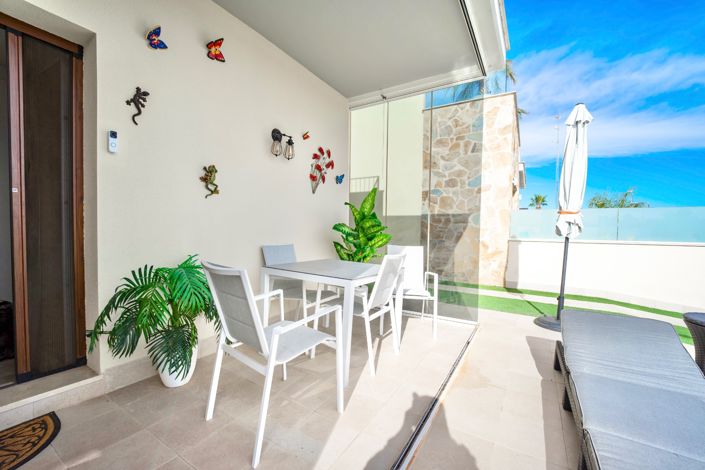 Image No.32-2 Bed Property for sale