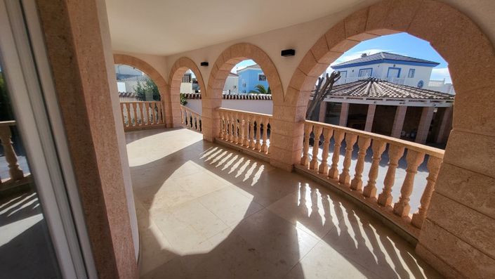 Image No.34-4 Bed Villa for sale