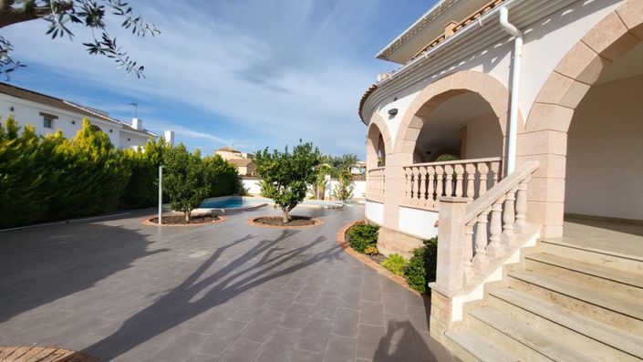 Image No.6-4 Bed Villa for sale