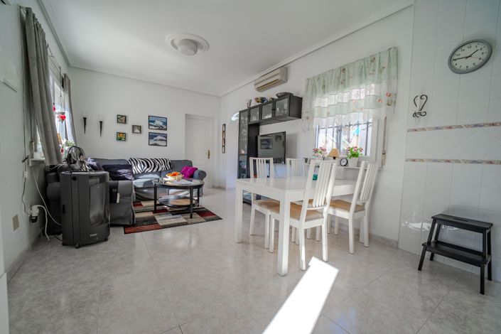 Image No.12-2 Bed House for sale