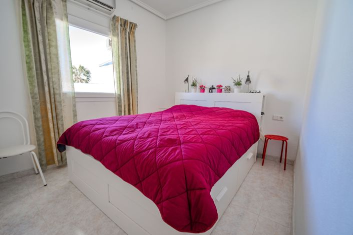 Image No.15-2 Bed House for sale