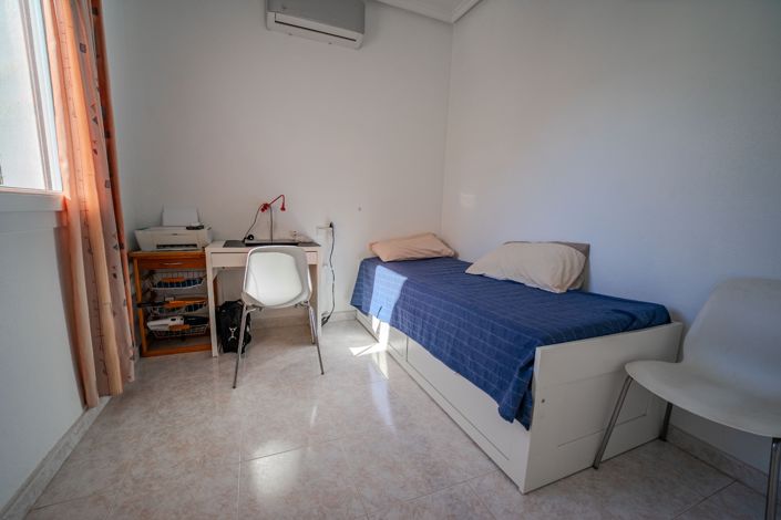 Image No.17-2 Bed House for sale