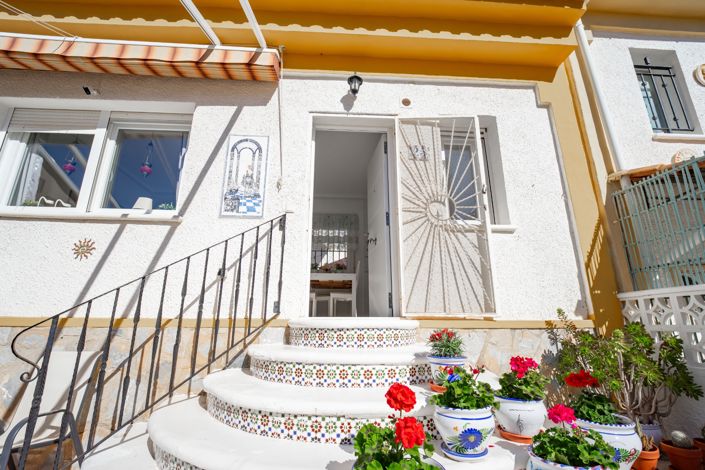 Image No.30-2 Bed House for sale