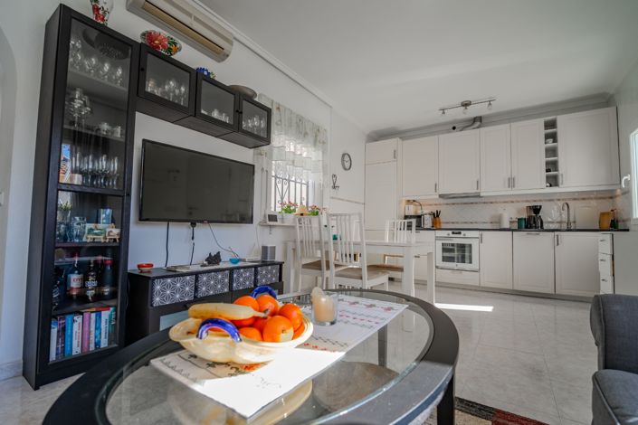 Image No.5-2 Bed House for sale