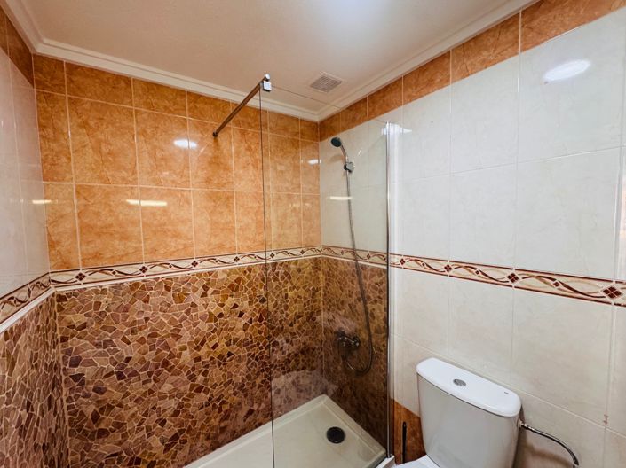 Image No.12-3 Bed House for sale