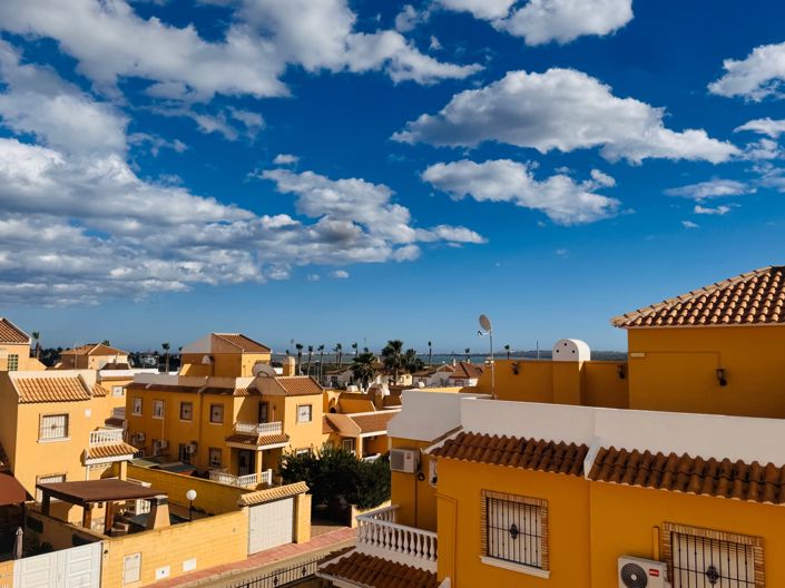 Image No.17-3 Bed House for sale