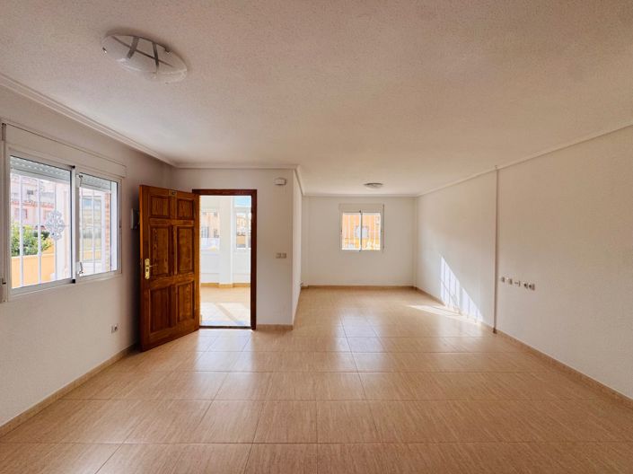 Image No.4-3 Bed House for sale