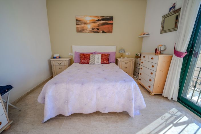 Image No.25-3 Bed Townhouse for sale