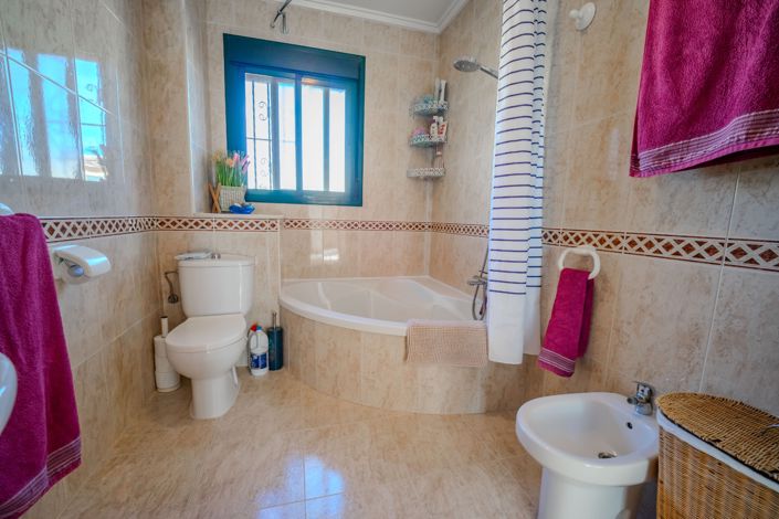 Image No.37-3 Bed Townhouse for sale