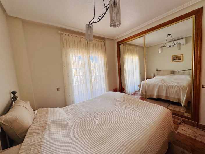 Image No.12-2 Bed House for sale