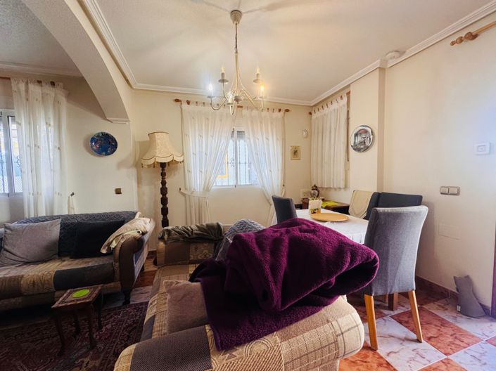 Image No.6-2 Bed House for sale