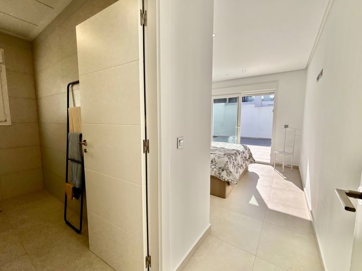 Image No.19-3 Bed Villa for sale