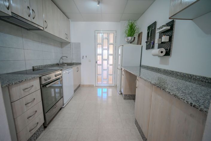 Image No.18-3 Bed House for sale