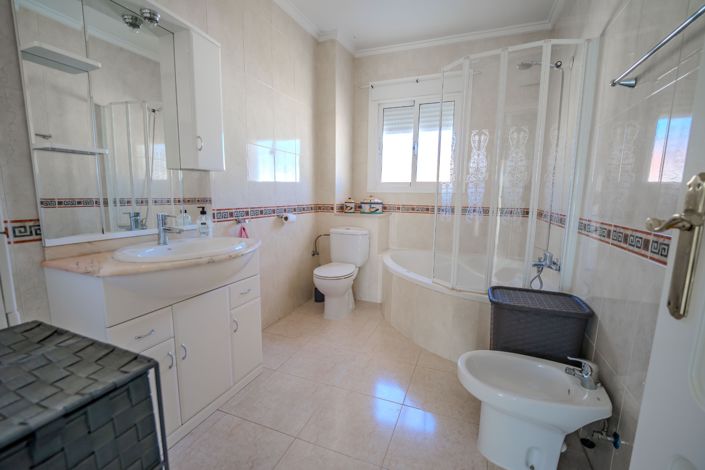 Image No.34-3 Bed House for sale