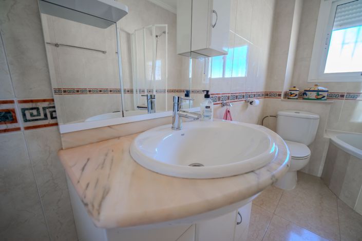 Image No.37-3 Bed House for sale