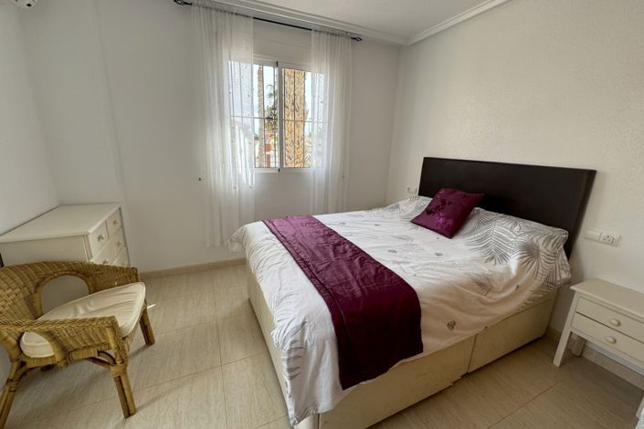 Image No.10-3 Bed House for sale