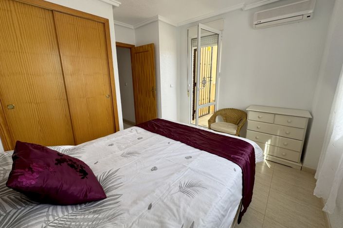 Image No.11-3 Bed House for sale